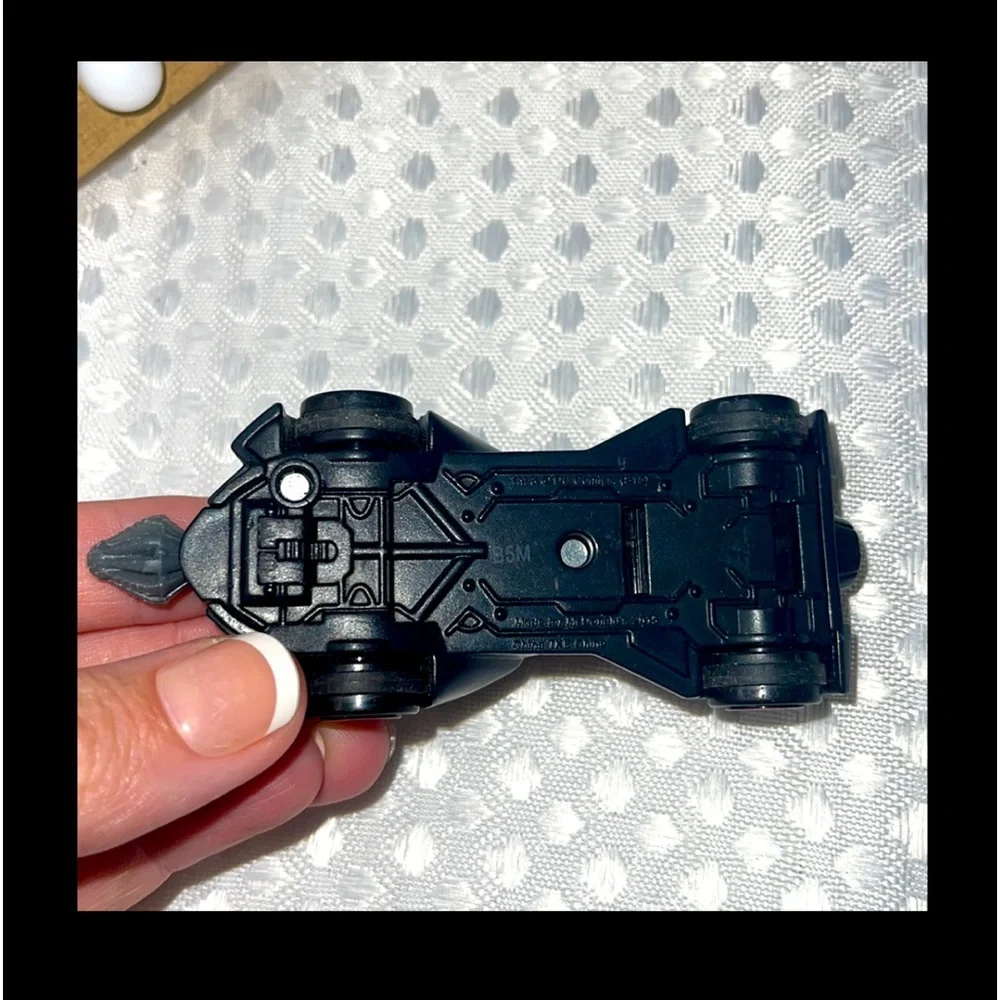 🌈 RARE 2015 BATMAN UNLIMITED BATMOBILE PULL & GO VEHICLE CAR.
